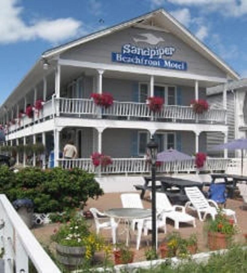 Sandpiper Beachfront Motel 2*