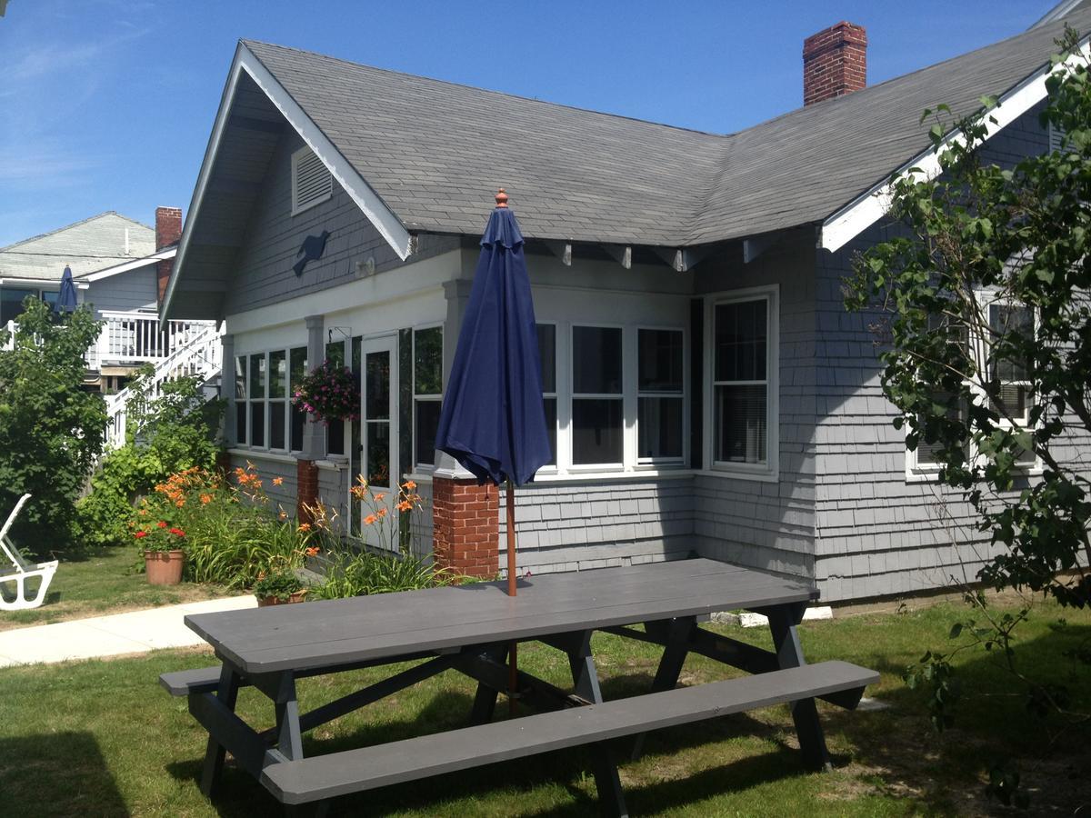 Sandpiper Beachfront Motel 2*