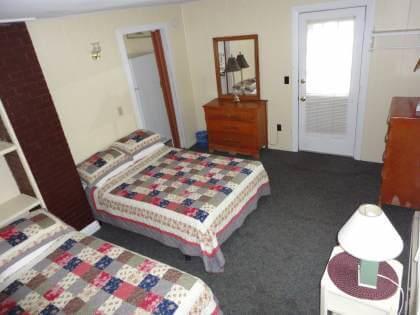 Sandpiper Beachfront Motel 2*